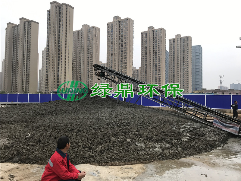 帶式壓濾機清理河道淤泥，龍陽湖清淤工程一期工程 5